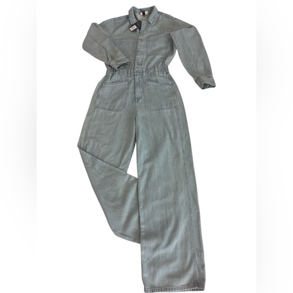 Universal Thread Denim - Universal Thread Light Blue Denim Overalls. Perfect for casual occasions.
